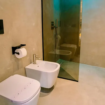 Regina Elena & Private