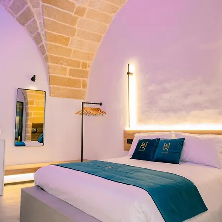 Regina Elena & Private